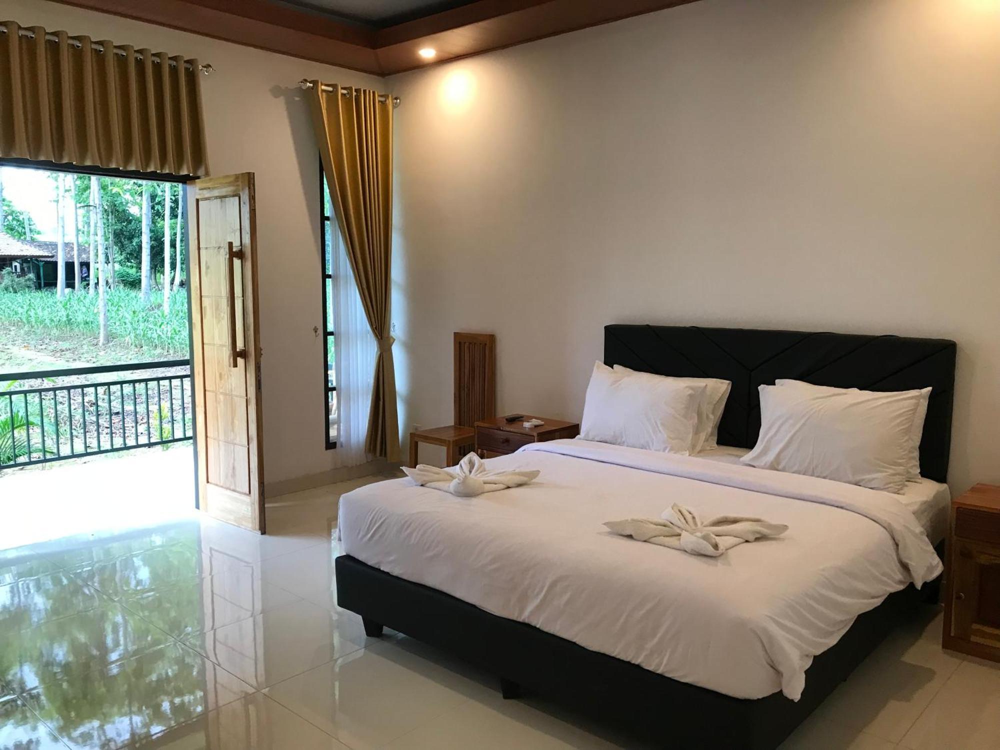 Pohon Purba Resort & Restaurant Labuhan Pandan Exteriör bild